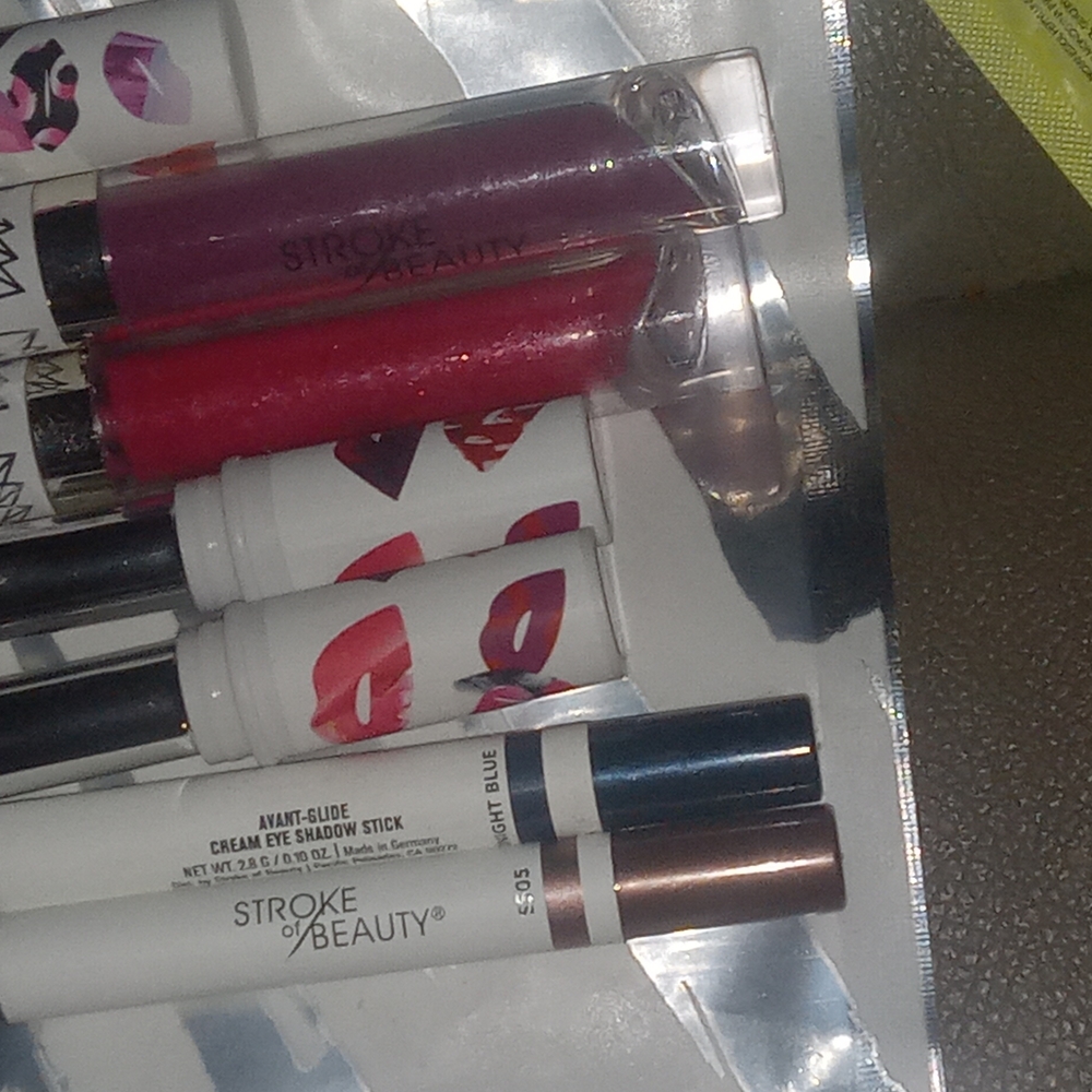 Stroke of Beauty Lip Gloss and Eye Shadow Set